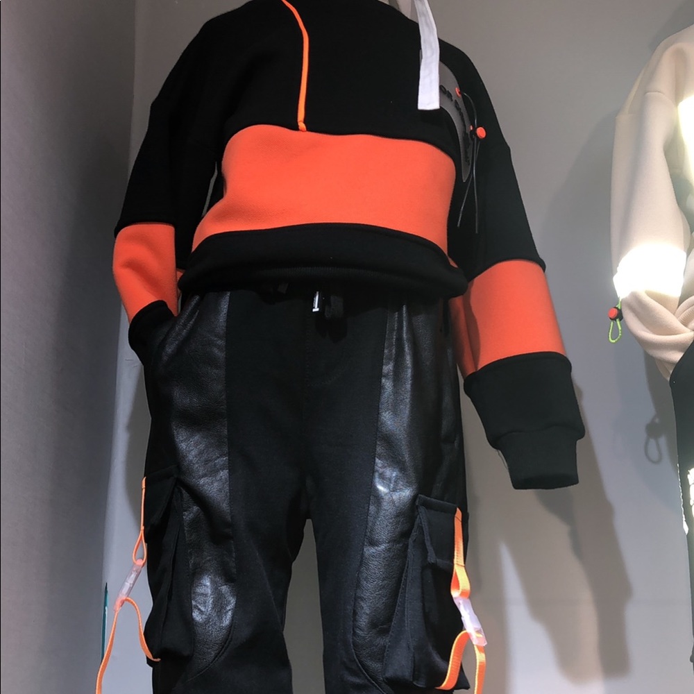 BRAND NEW Kids sweat suit size 6-10